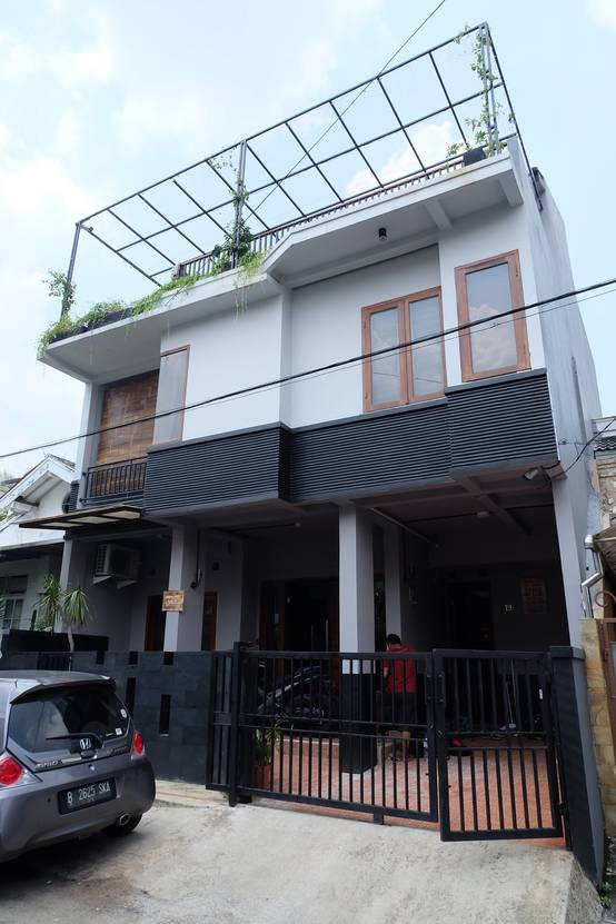 Rumah Urban dengan Sentuhan Kayu dan Bata Ekspos Menawan ...