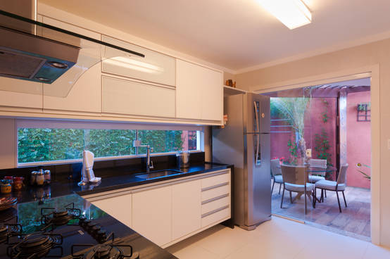 Encante Se Pela Integracao Desta Cozinha Com Sala E Area Externa Em Salvador Homify Homify