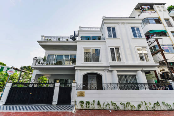 Classic and Timeless Home Design for a Multi-Storeyed Residence in