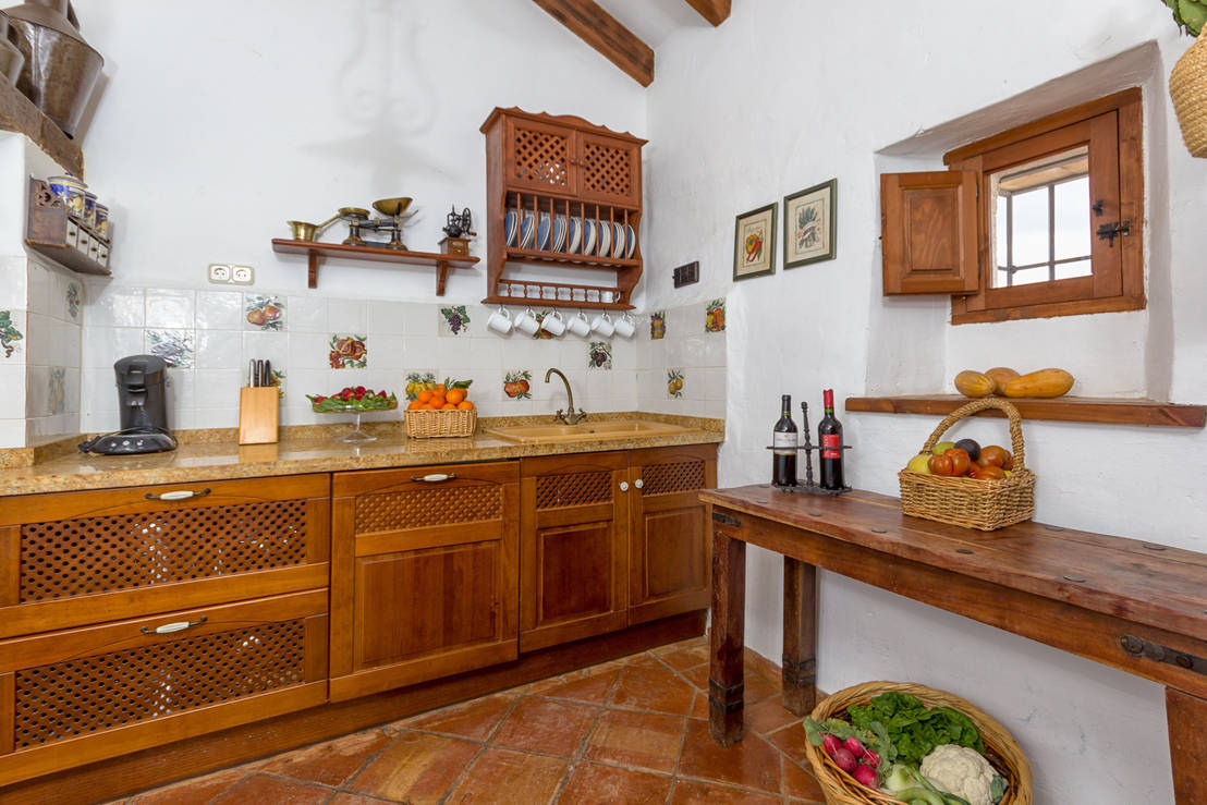 5 Cocinas con gabinetes de madera que Quieres y Deseas