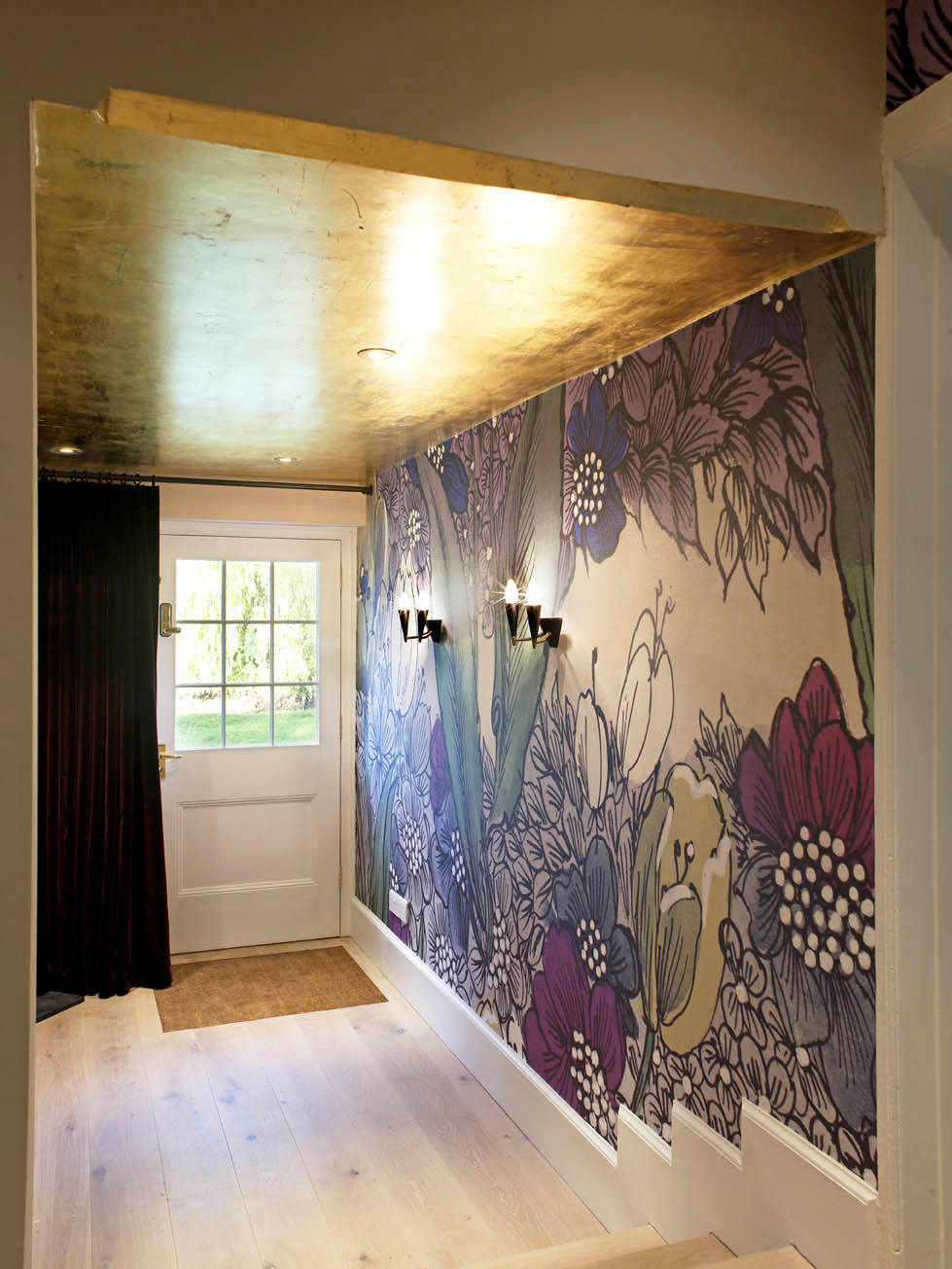 12 hallways with impressive patterned wallpaper