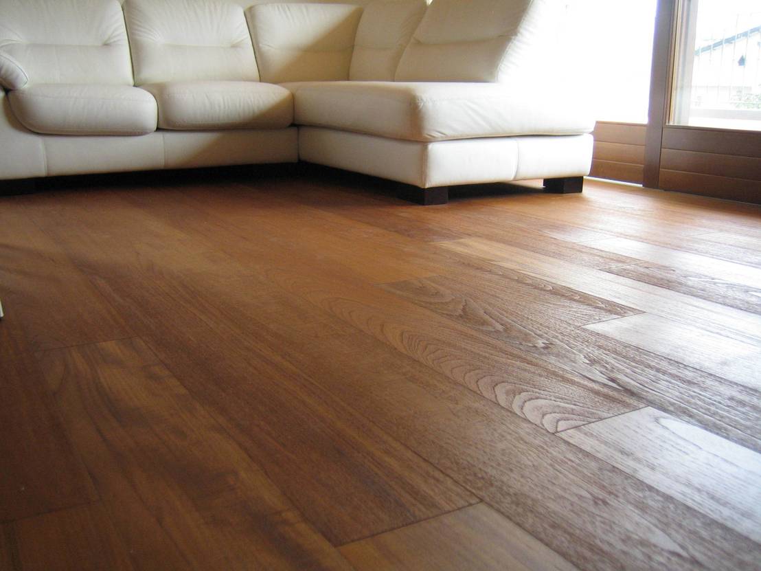 Soggiorno parquet : soggiorno moderno con parquet. arredare ... Rivestimenti in legno per interni
