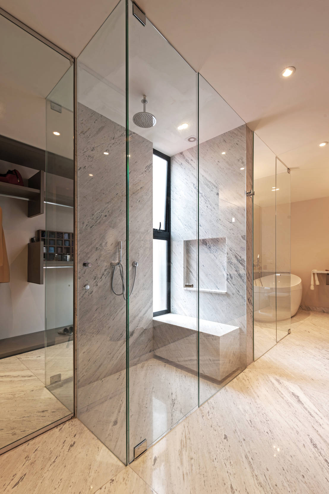 16 bathrooms with modern and fabulous showers!