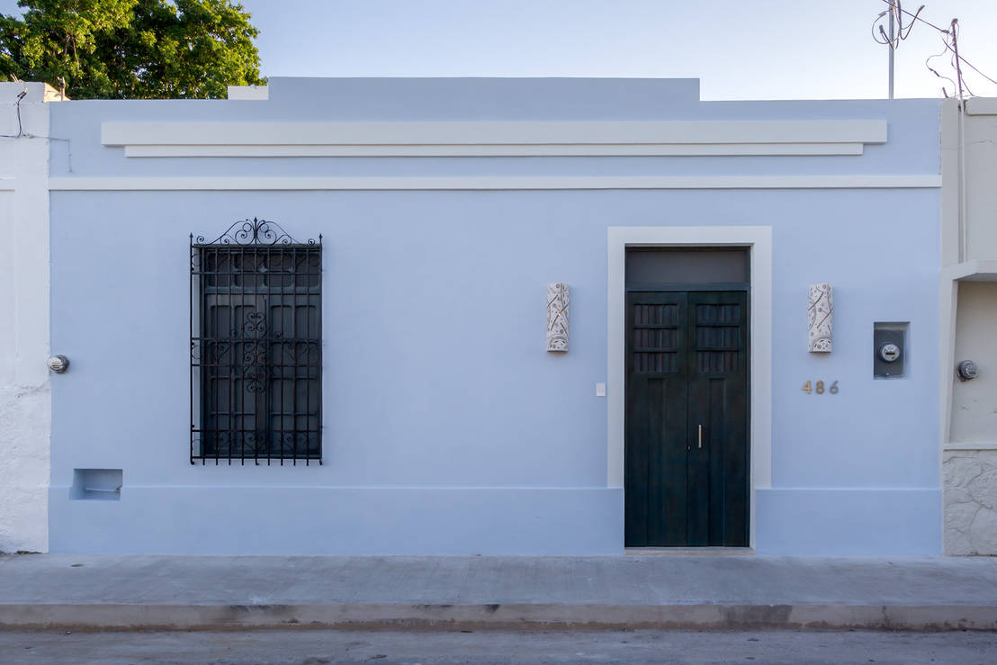 Una fachada sencilla que esconde una casa impresionante