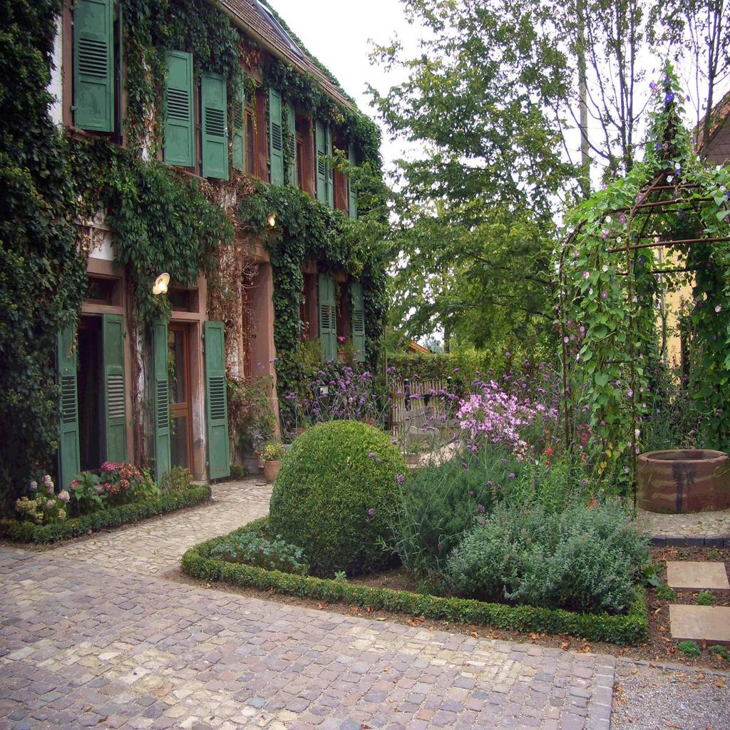 Der romantische bauernhausgarten garten im landhausstil von