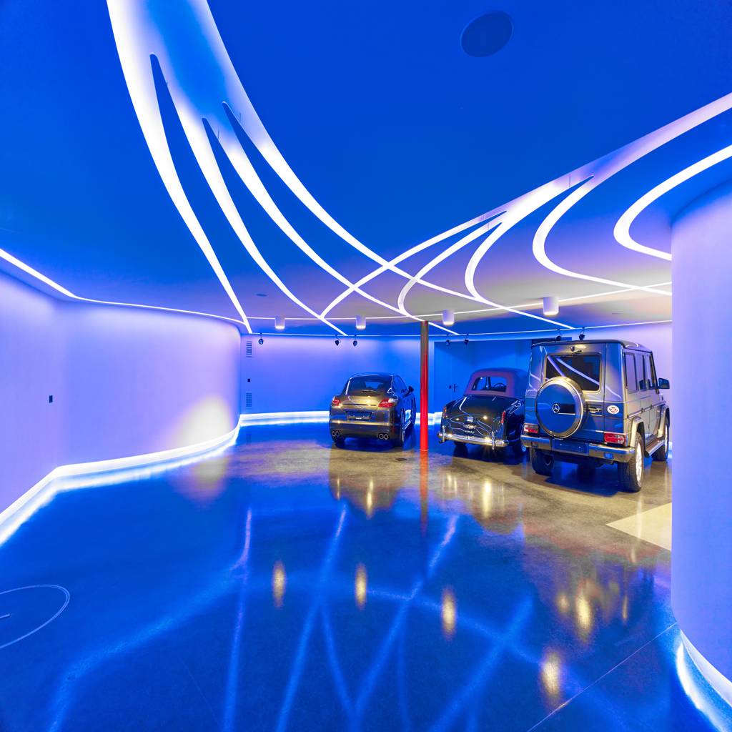 Private garage and party room tobias link lichtplanung moderne garage