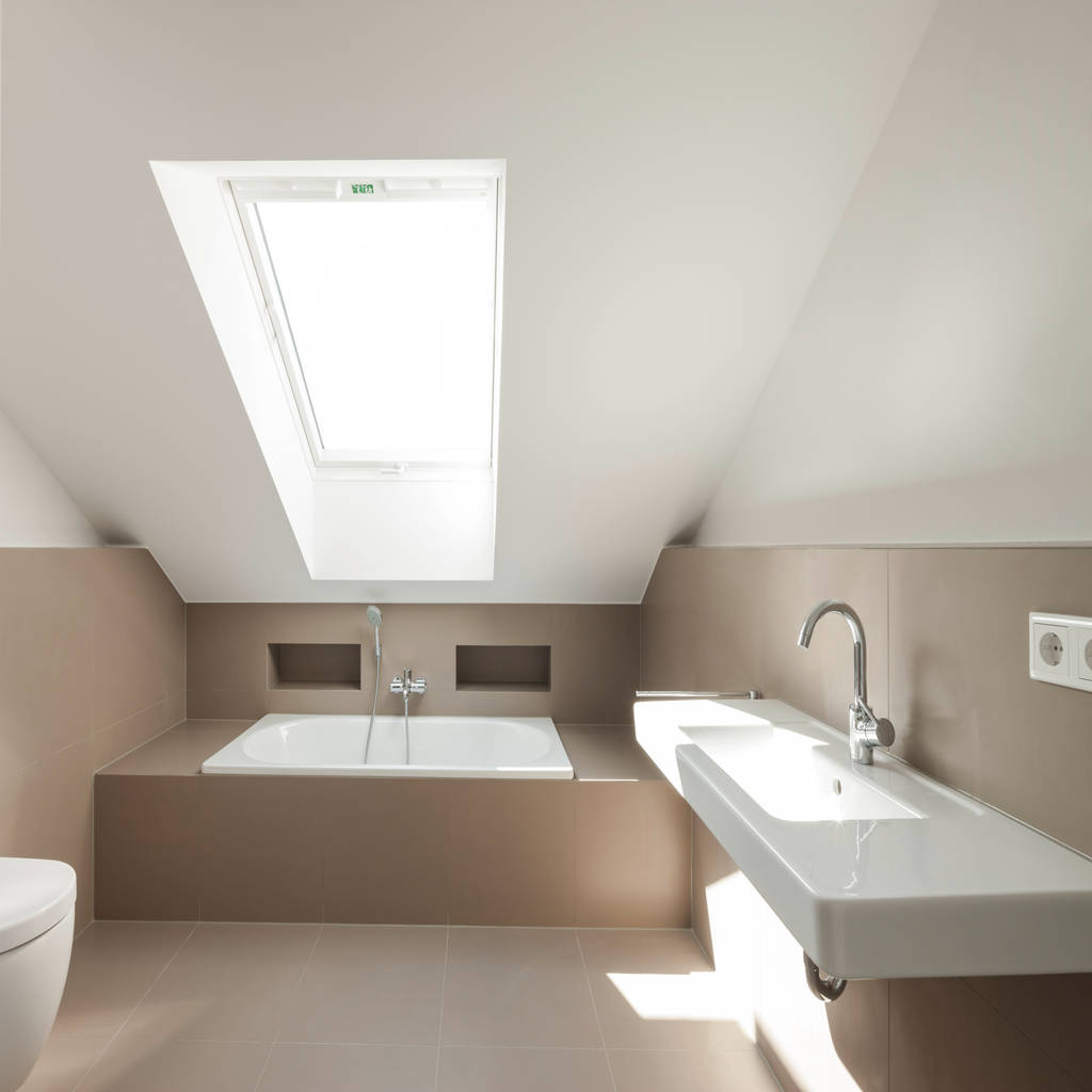 Bad im dachgeschoss moderne badezimmer von in_design architektur modern