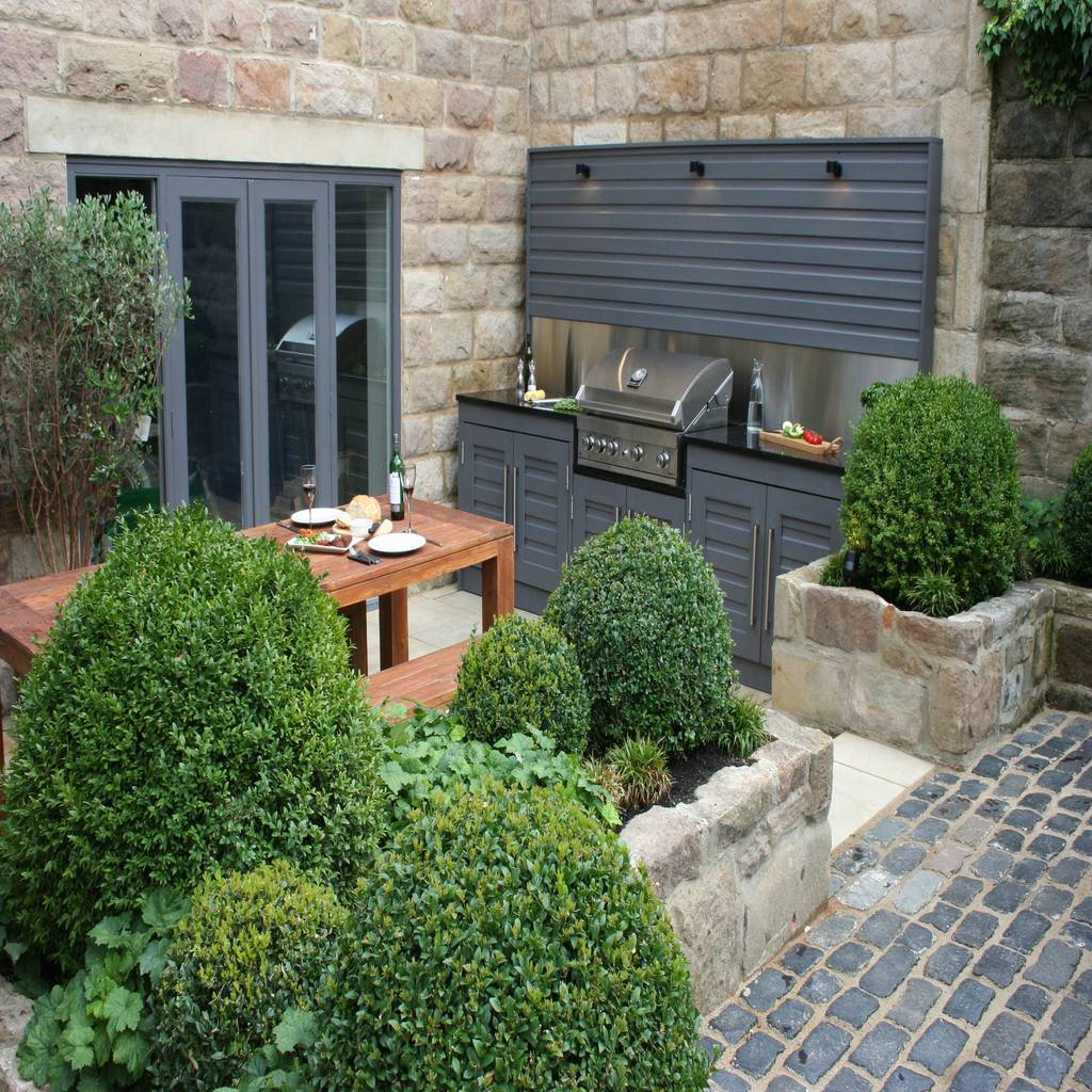 Urban Courtyard For Entertaining Bestall Co Landscape Design Ltd 