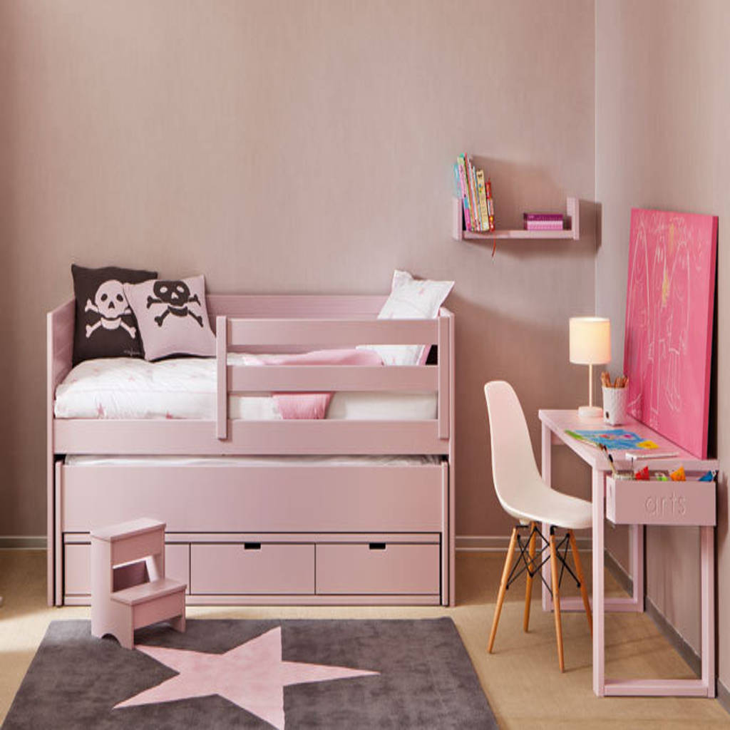 Habitación para una niña con cama extra sofás camas cruces habitaciones