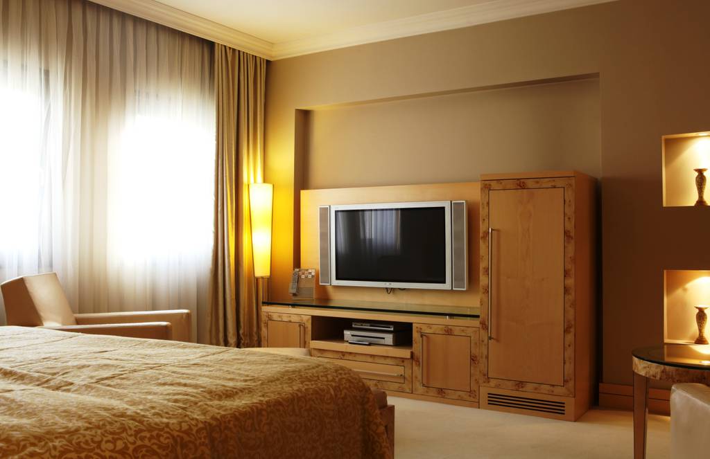 Bedroom hoteles de estilo moderno de mobi mobilya moderno homify