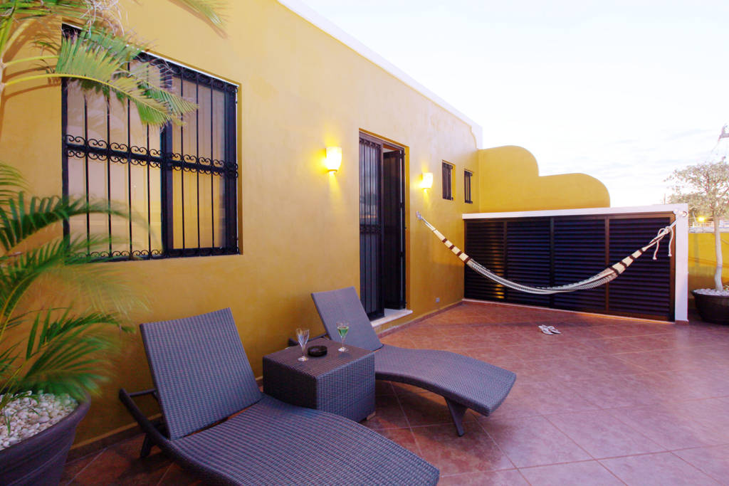 Terraza en planta alta que mira hacia la calle arturo campos