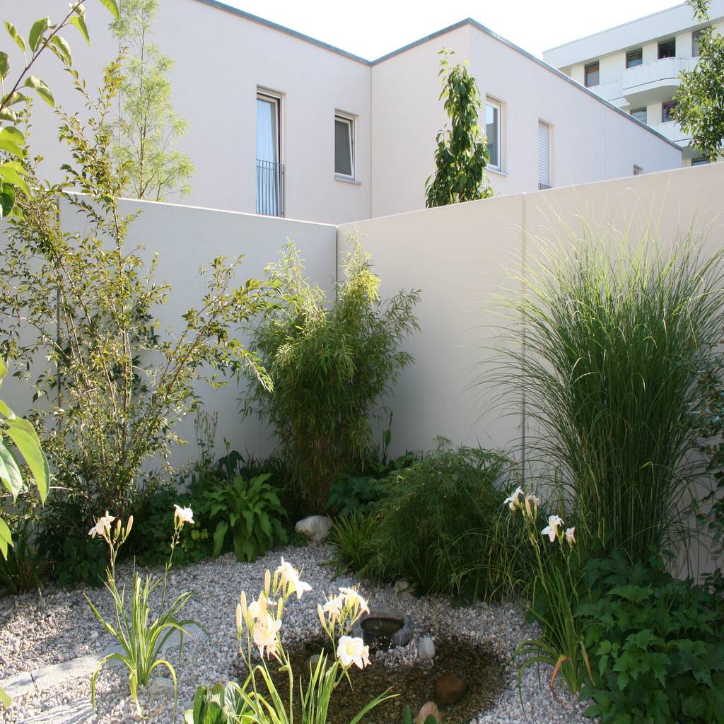 Jardines de estilo moderno de blumen & gärten moderno homify