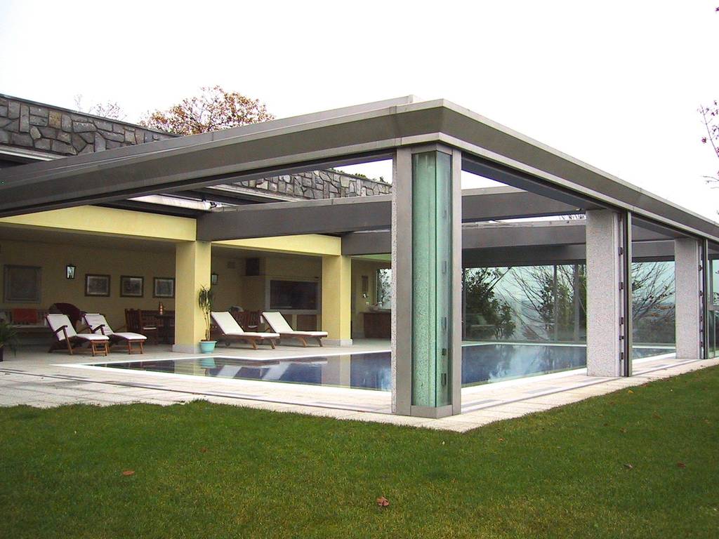Sistemazione esterna di casa privata con piscina (coperta - scoperta ...