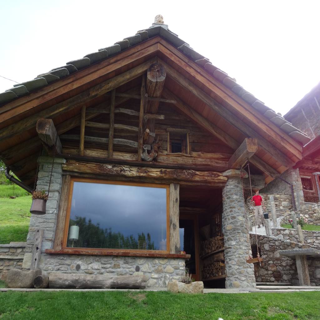 Calda cucina per baita di montagna di mobili pellerej di pellerej ... Cucine per case di montagna