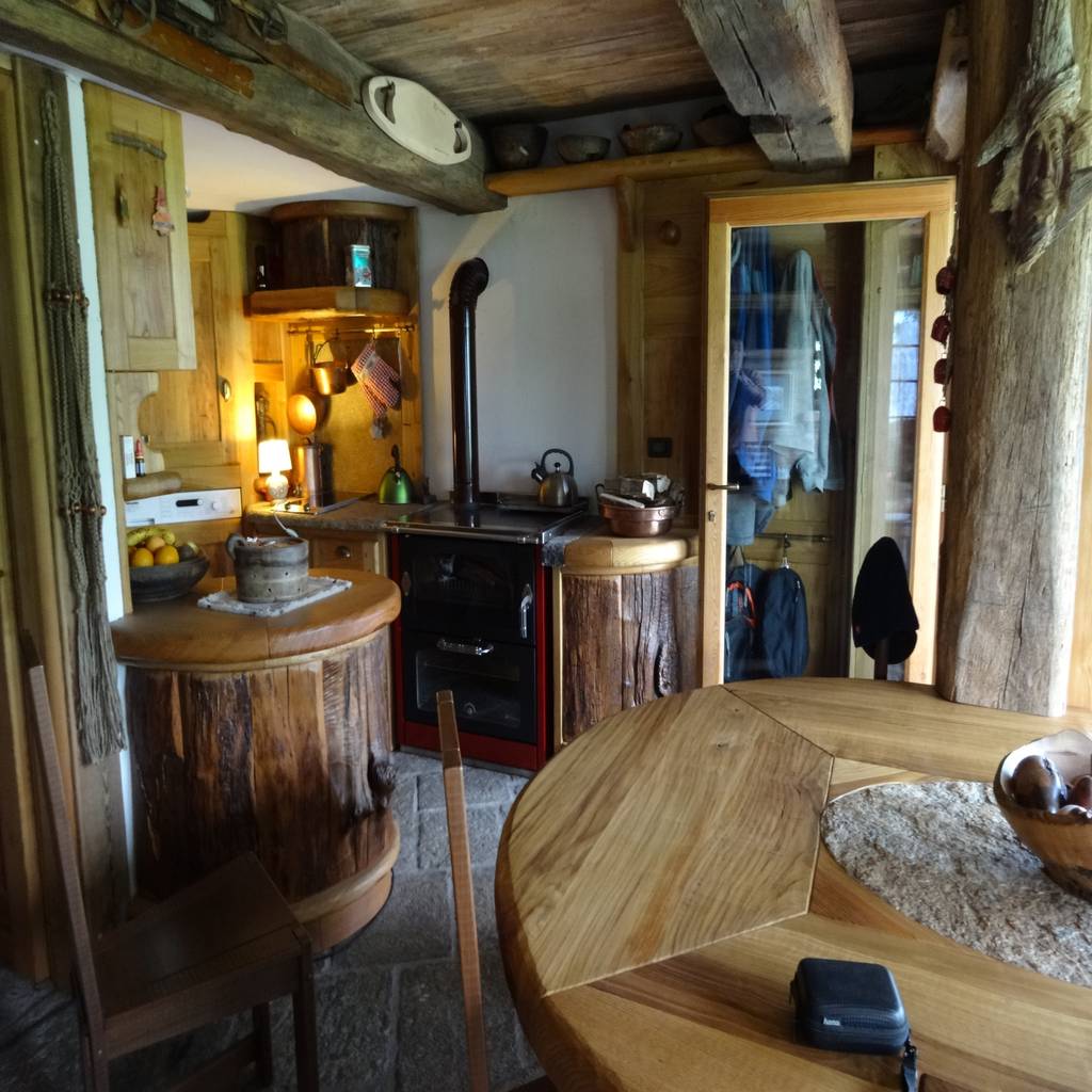 Calda cucina per baita di montagna di mobili pellerej di pellerej ... Cucine per case di montagna