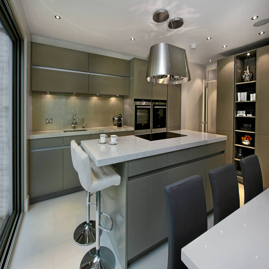 Grey kitchen with island elan kitchens cozinhas modernas homify