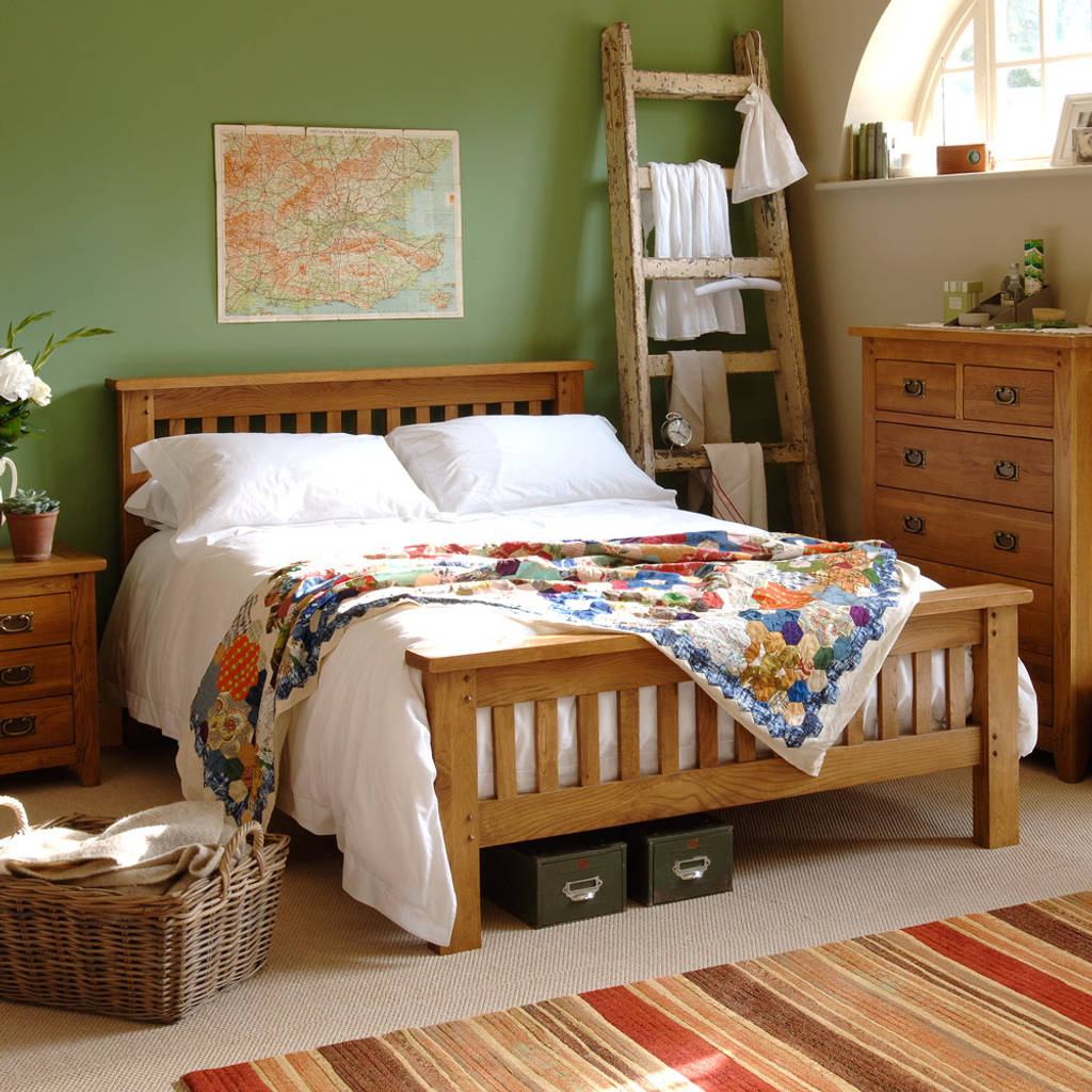 Кровать дерев\янная в стиле Кантри