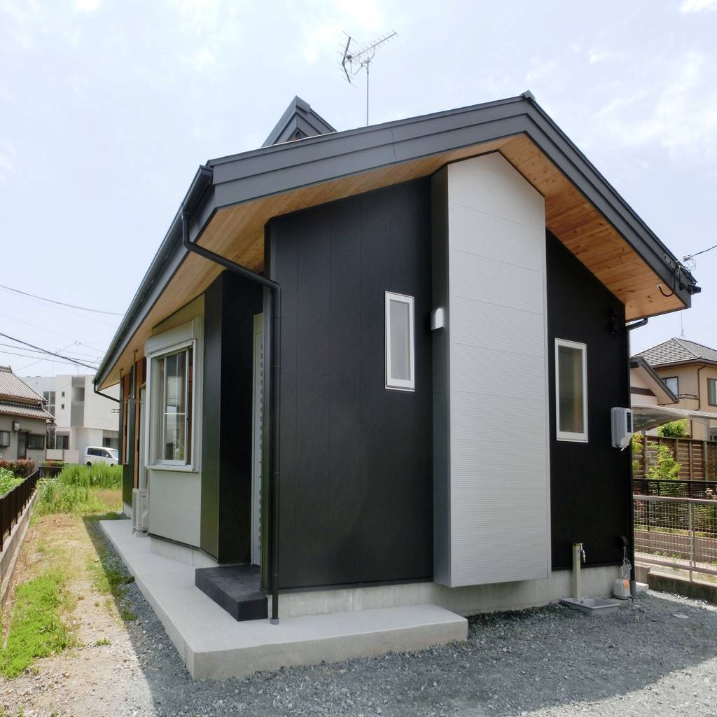 東（玄関）外観 オリジナルな 家 の 氏原求建築設計工房 オリジナル homify