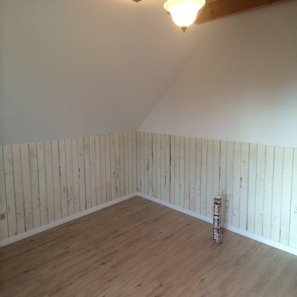 Tapete Als Highlight Schoo Gmbh Wohnzimmer Im Landhausstil Homify Holz als warmes element, rustikaler stein, blüten und pflanzen, die im bauerngarten.