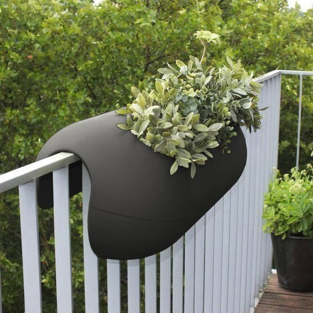 Blumentopf für geländer mit automatischer bewässerung, rephorm