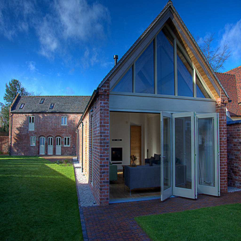 External 01 alrewas architecture ltd モダンな 家 homify