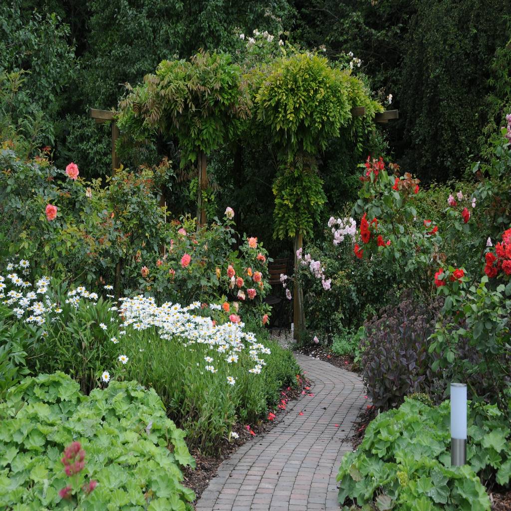 Gazebo ambiente gartengestaltung garten im landhausstil homify