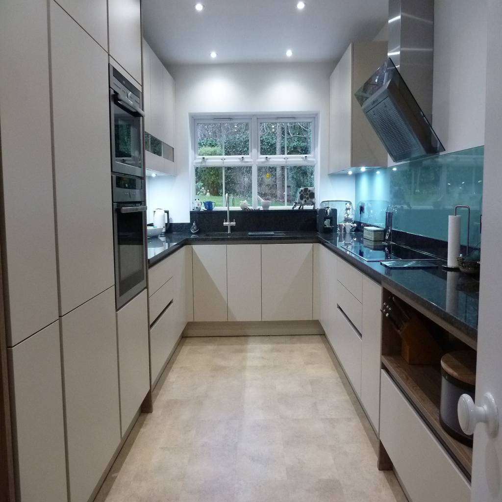 Matt cashmere and barrel oak modern kitchen by zara 