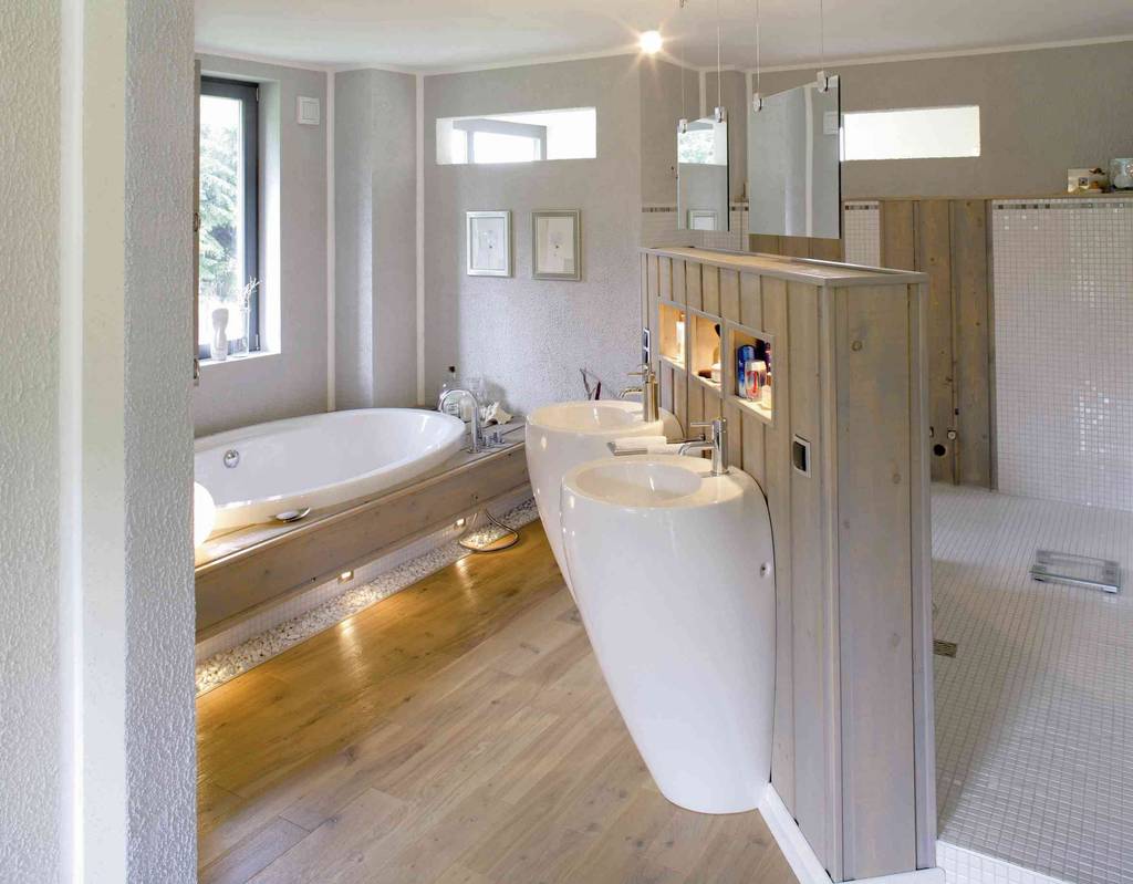 Luxus raum moderne badezimmer von haacke haus gmbh co. kg ...