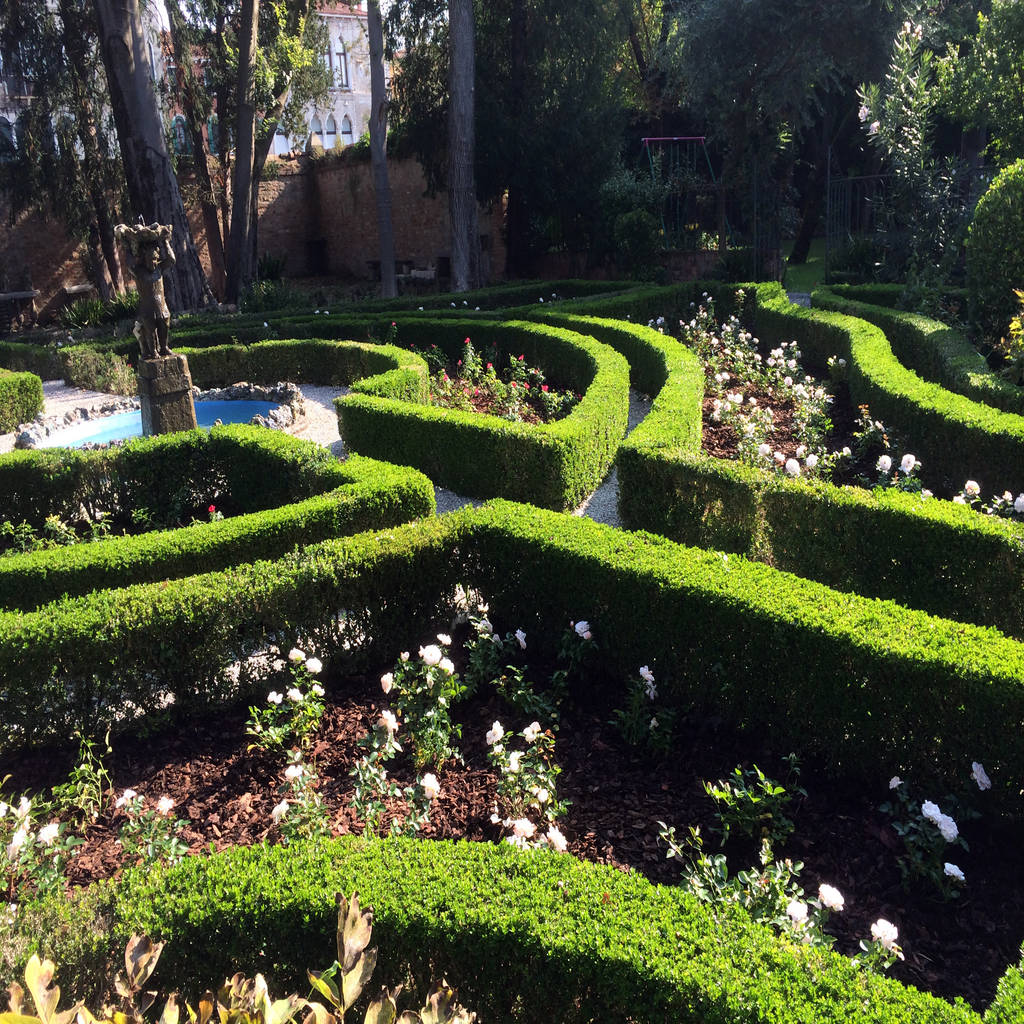 Un giardino storico a venezia. giardino classico di esternidautore ... - Foto Di GiarDino In Stile Classico Di EsterniDautore