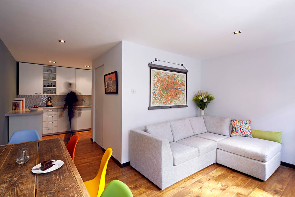 Open plan lounge salas de estar modernas por collective works moderno