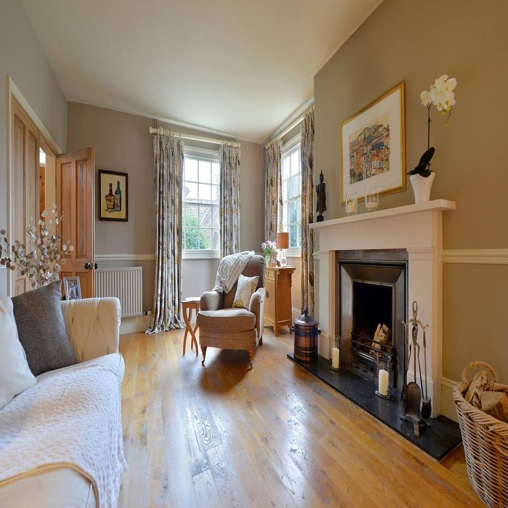 Elegant sitting room homify