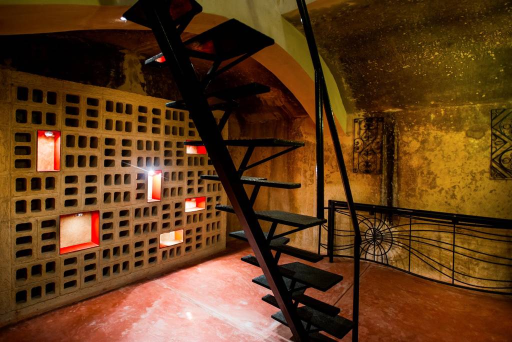 Cava en sotano taller estilo arquitectura bodegas modernas rojo | homify