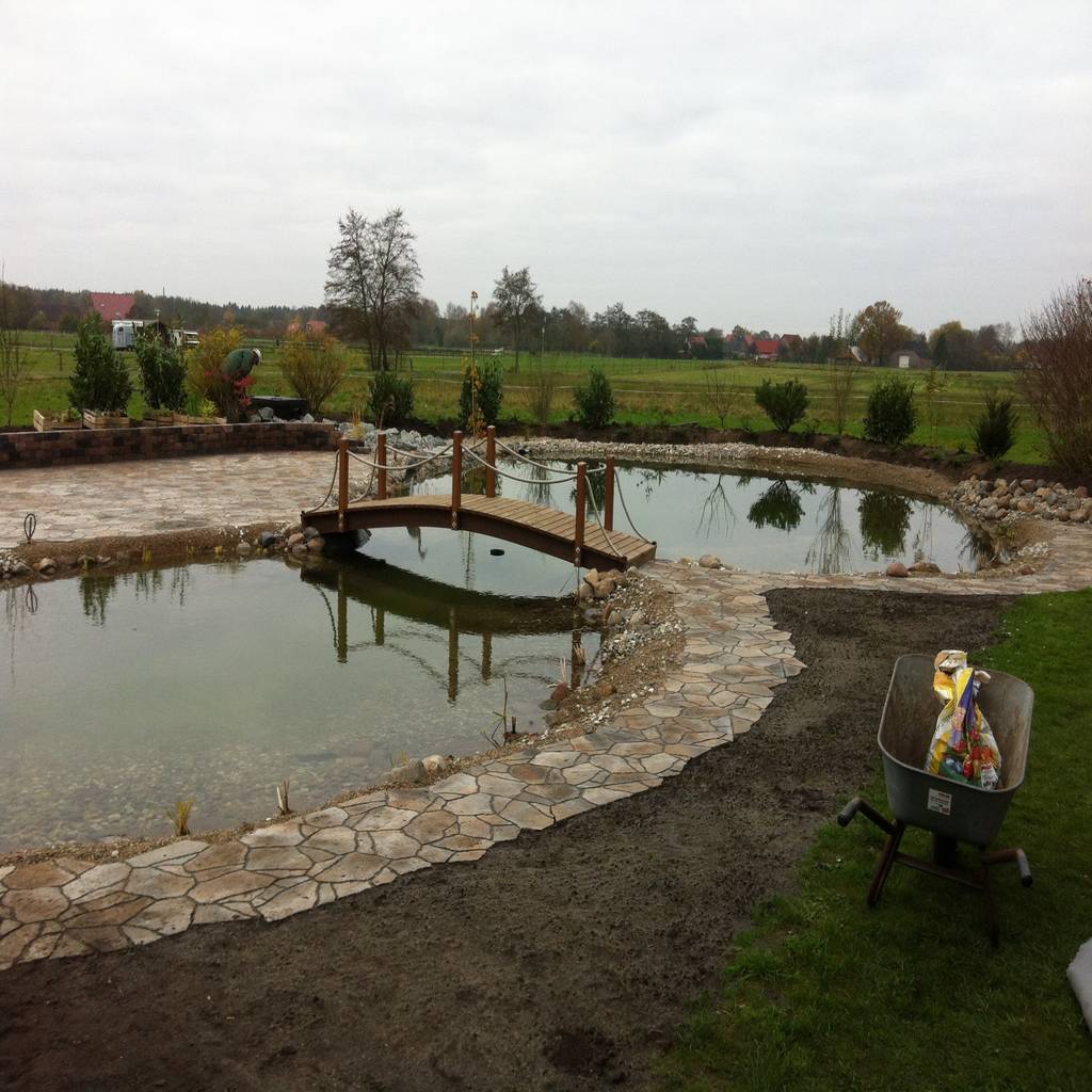 Teich mit brücke fischer garten-und landschaftsbau gmbh ...