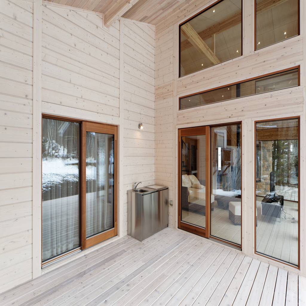 Skandinavische fenster & türen von 株式会社山崎屋木工製作所 curationer