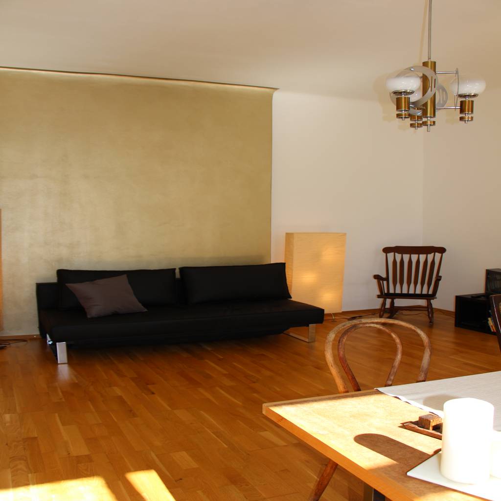 Goldene wand im wohnzimmer ausgefallene wohnzimmer von uk-architektin