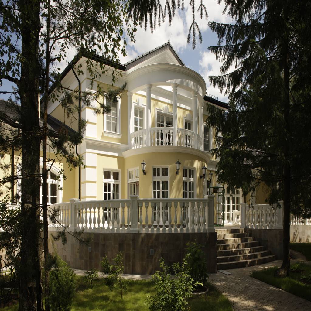 дом в стиле дворянской усадьбы