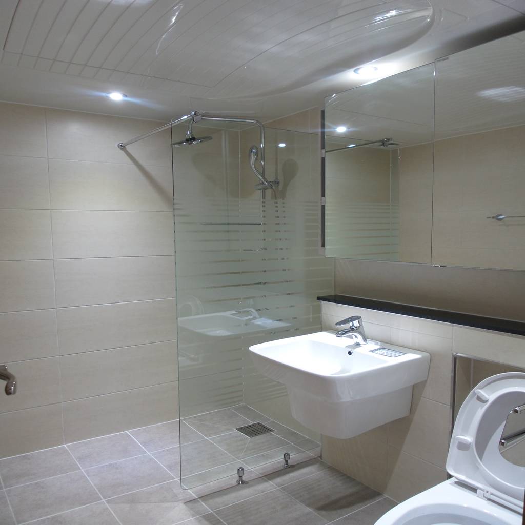 Baños de estilo moderno de 디자인 컴퍼니 에스 moderno | homify