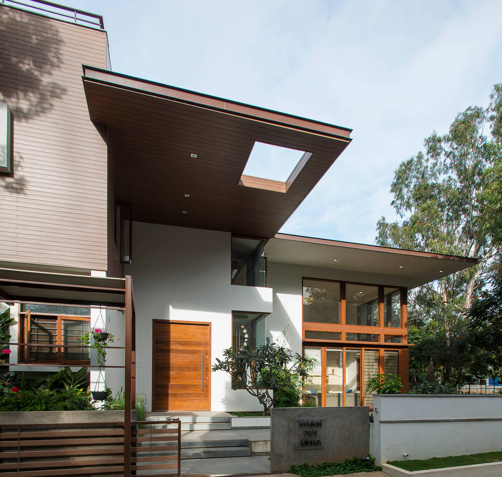 Entry modern houses by studio xs modern | homify