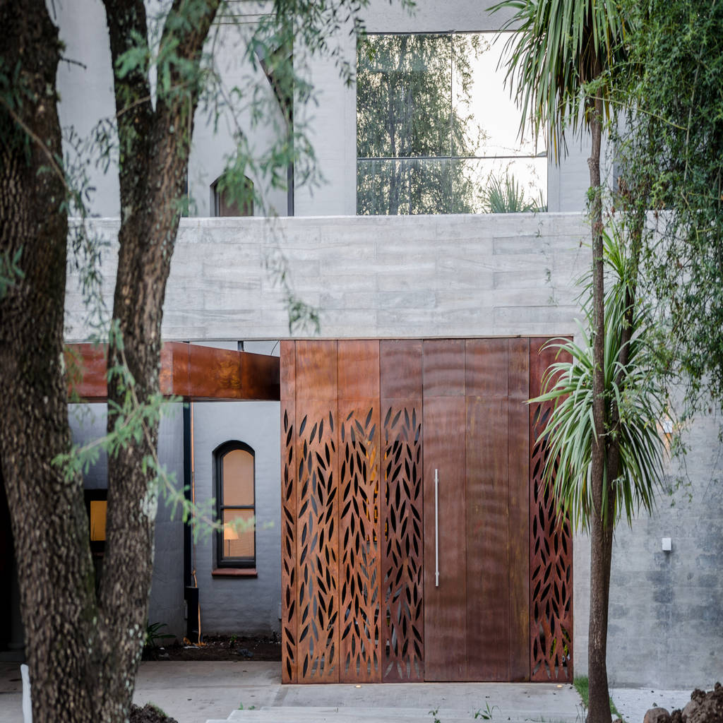 Casa bng blos arquitectos puertas y ventanas modernas cobre/bronce