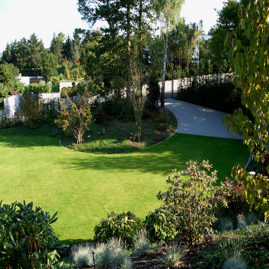 Ein garten im landhausstil von dirlenbach garten mit