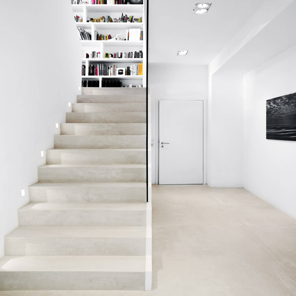 Treppe Mit Raumhoher Glasbrustung Minimalistischer Flur Diele Treppenhaus Von Skandella Architektur Innenarchitektur Minimalistisch Homify
