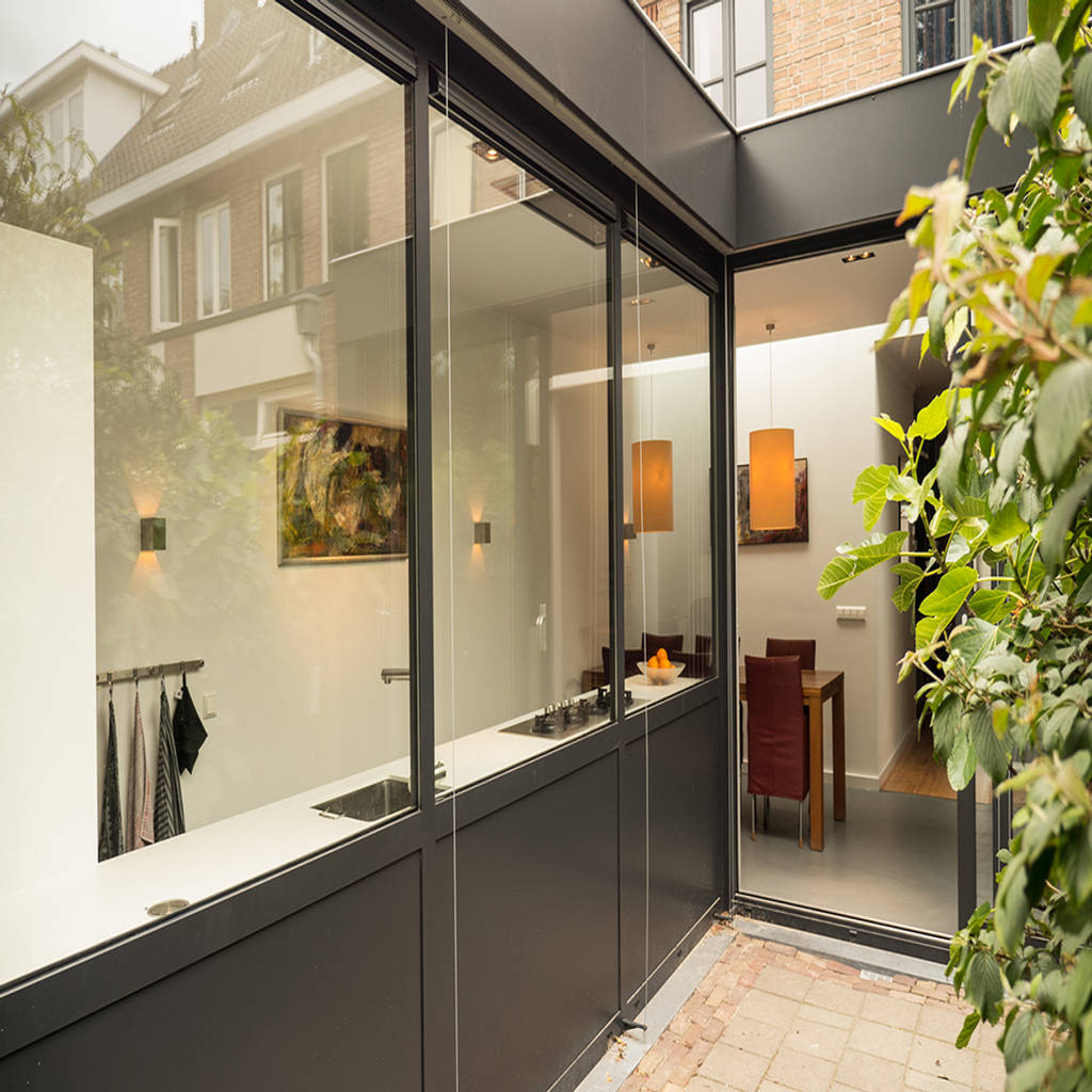 Luxe smalle aanbouw met keuken pal op het zuiden, aluminium ...