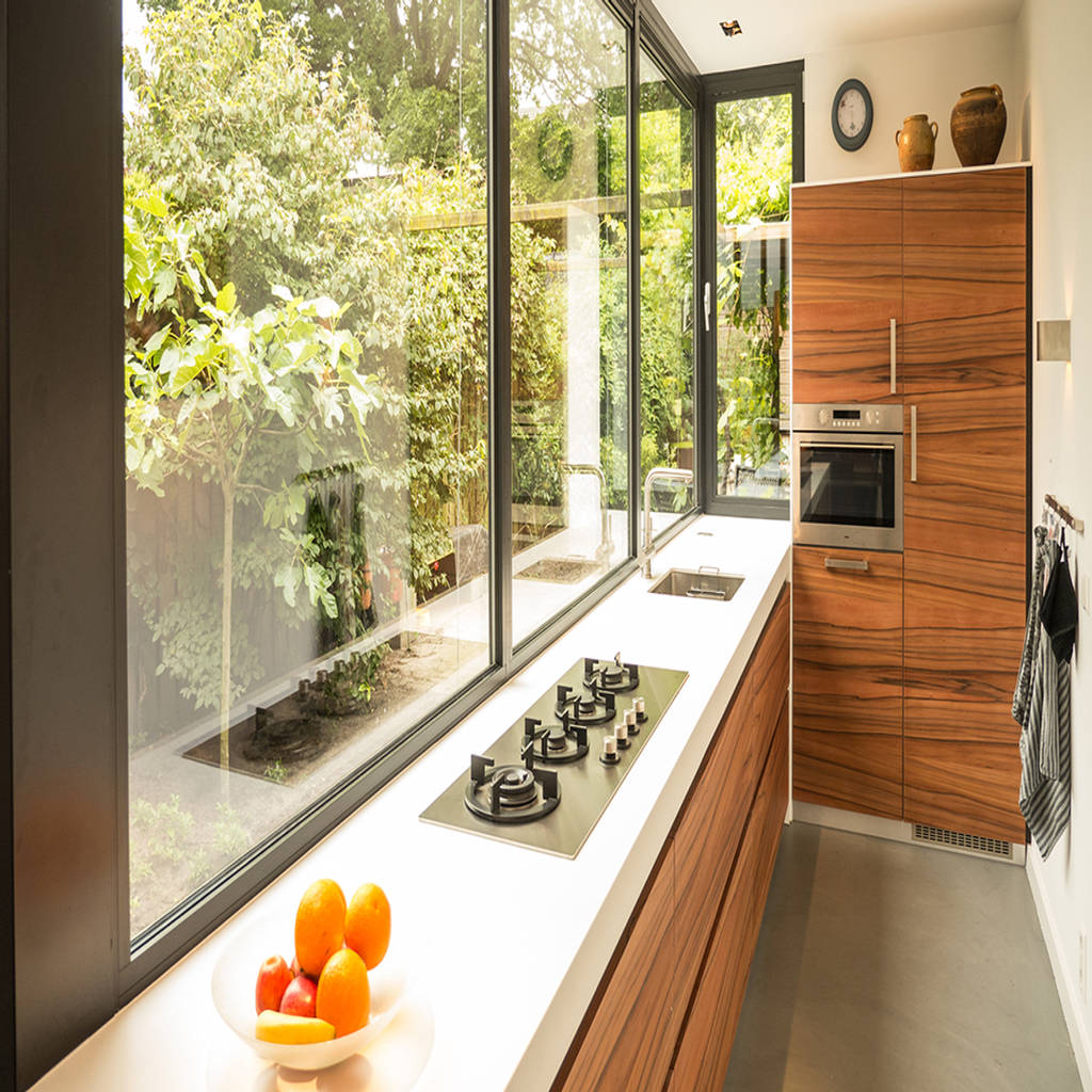 Luxe smalle aanbouw met keuken pal op het zuiden, aluminium ...