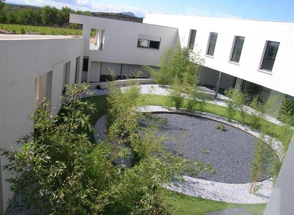 Un Patio Contemporain Jardin Mediterraneen Par Jean Jacques Derboux Mediterraneen Homify