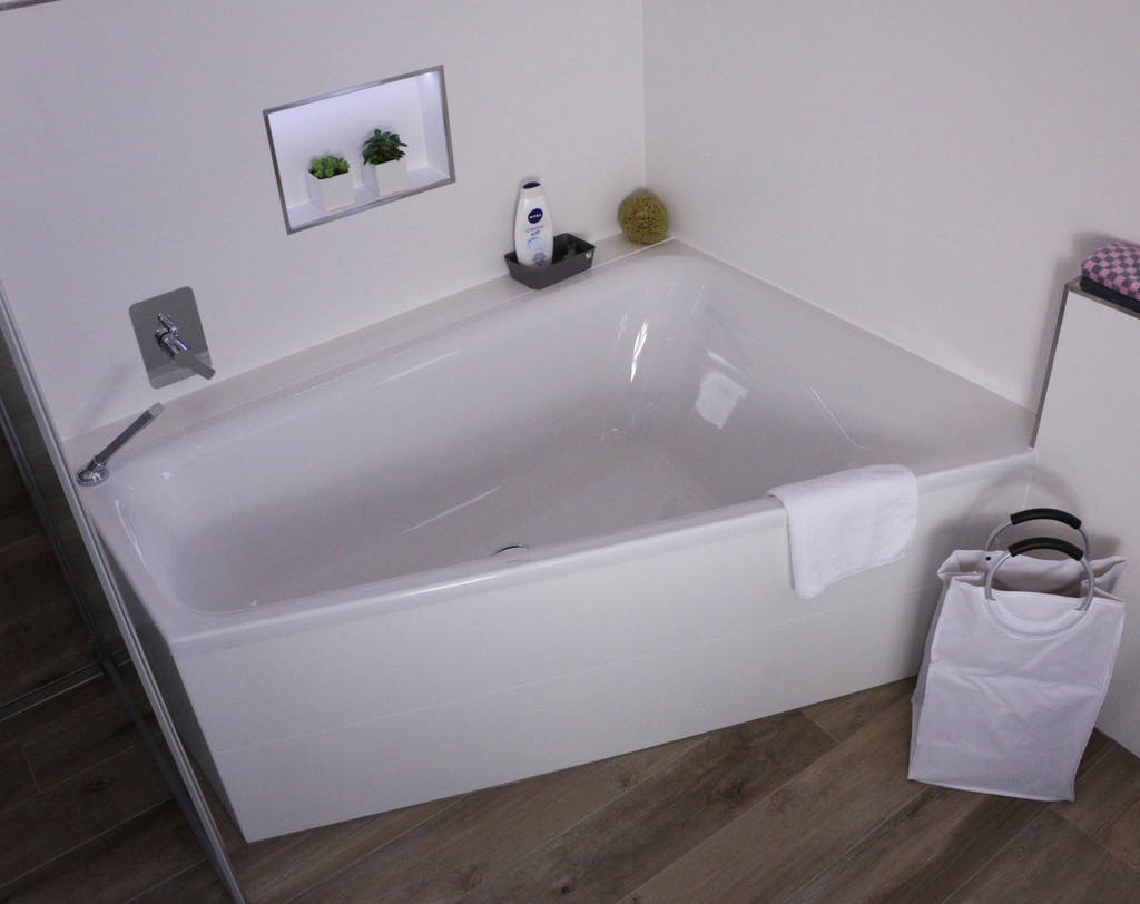 Naturlichkeit Und Warme Durch Fliesen In Einer Holzoptik Badezimmer Im Landhausstil Von Elmar Franke Fliesenlegermeisterbetrieb E K Landhaus Fliesen Homify