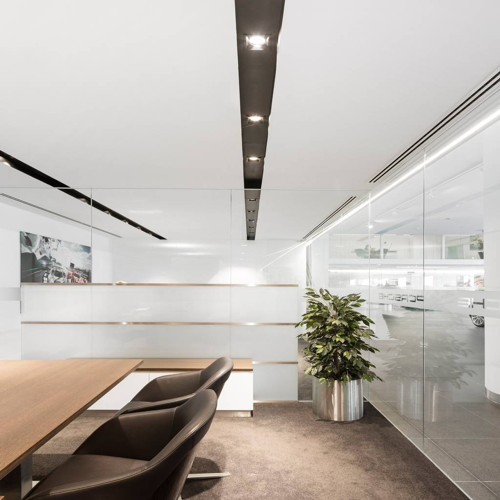 porsche lisboa stands de automóveis minimalistas por ow