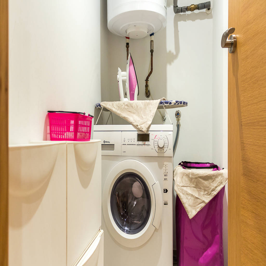 Lavadero después homify baños modernos morado/violeta | homify