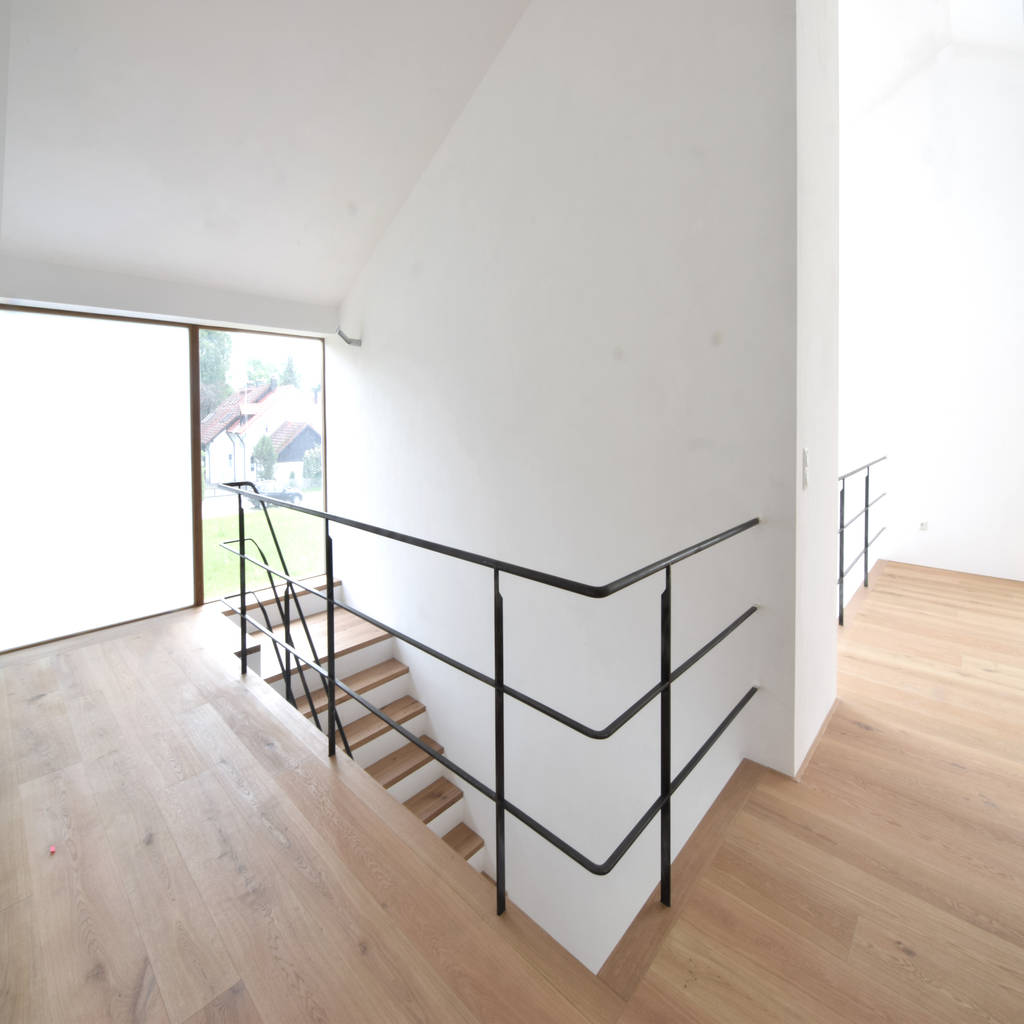 Hoe – flur/treppenhaus moderner flur, diele & treppenhaus von spandri