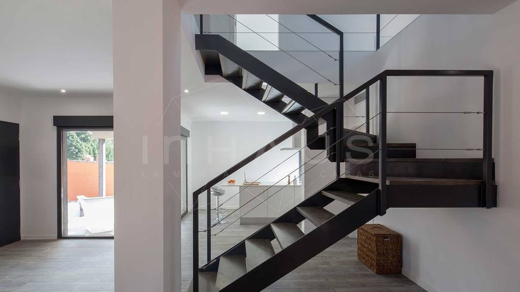 Escalera modelo getafe pasillos, vestíbulos y escaleras de estilo