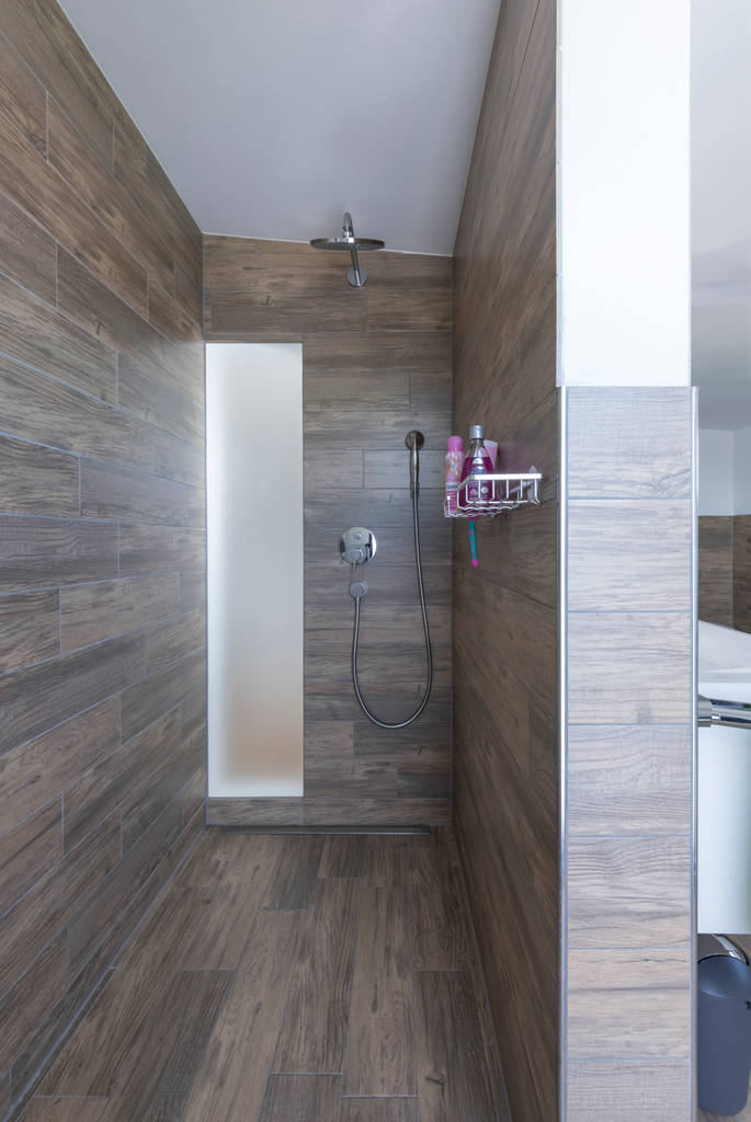 Wellnessbad mit begehbarer dusche moderne badezimmer von kitzlingerhaus